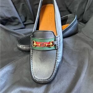 Gucci Black and Green Loafers with Decorative Metal Bar